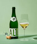 Białe wino bezalkoholowe - Sparkling Blanc de Blancs - W kieliszku